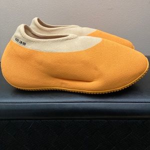 Brand New Adidas Yeezy Knit RNR Size 10 Sulfur Yellow